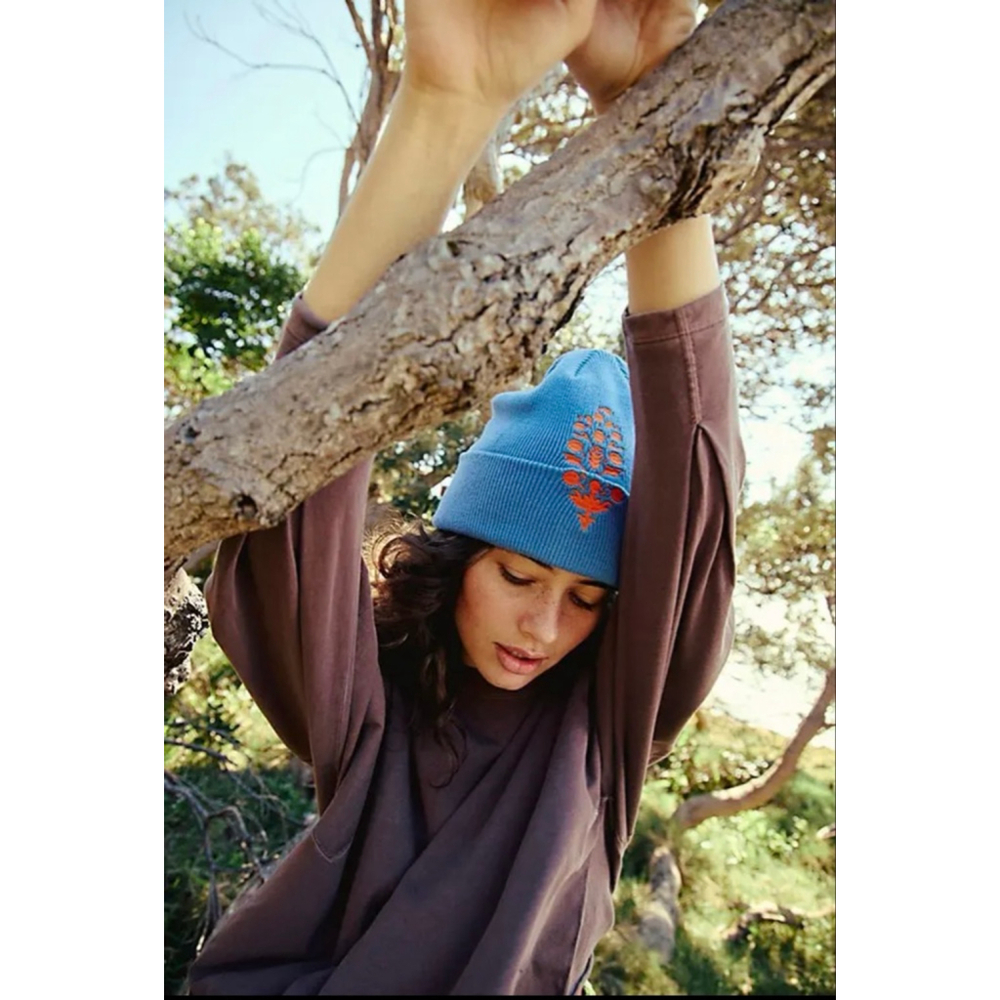 FP Movement Iconic Buti Beanie NWT Lavendar/Orange